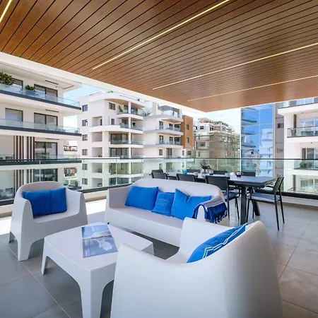 Apartament The Mackenzie Azure 2br Near & Pool Larnaca