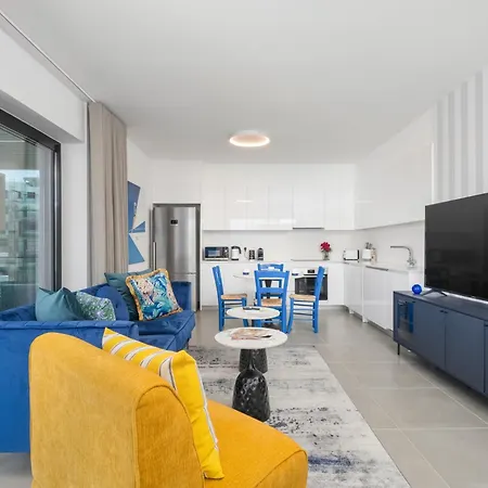 The Mackenzie Azure 2br Near & Pool