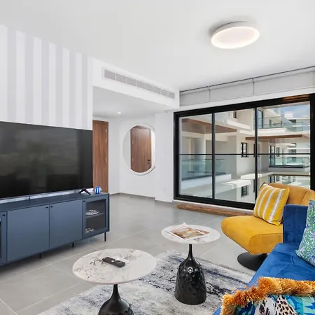 Apartament The Mackenzie Azure 2br Near & Pool Larnaca