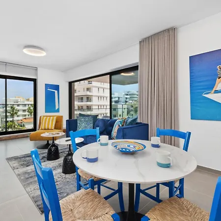 The Mackenzie Azure 2br Near & Pool *