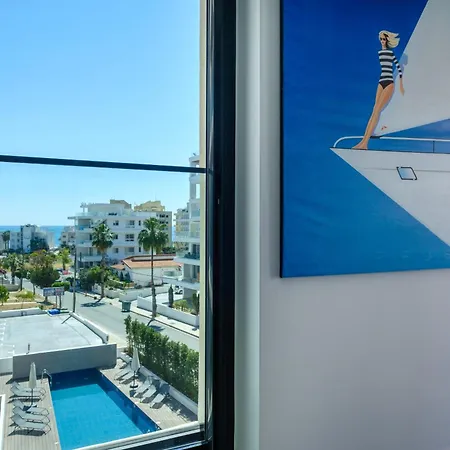 The Mackenzie Azure 2br Near & Pool * Larnaca