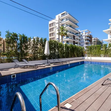 The Mackenzie Azure 2br Near & Pool Apartament *