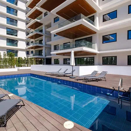 The Mackenzie Azure 2br Near & Pool