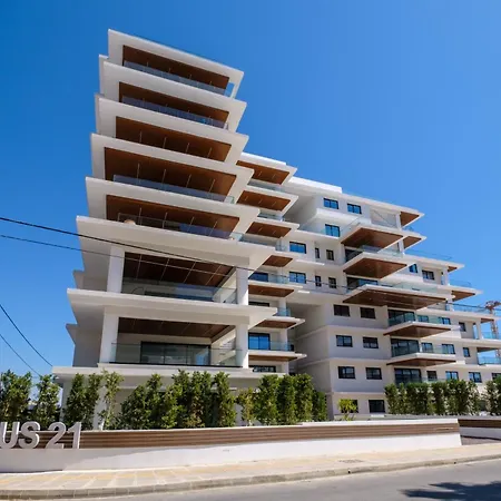 The Mackenzie Azure 2br Near & Pool * Larnaca